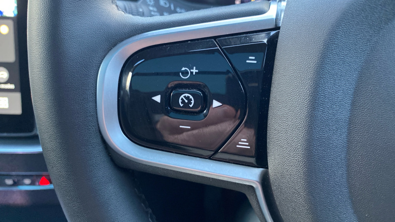 Volvo XC90 2.0 T8 PHEV Ultra Dark 5dr AWD Geartronic Estate